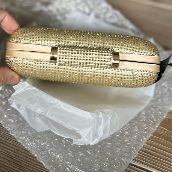 ‼️RARE‼️🎸💯AUTH. Badgley Mischka🎸🔥NWT🔥Gold Embellished Convertible Clutch